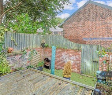 2 bedroom end of terrace house to rent - Photo 1