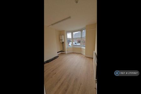 5 bedroom end of terrace house to rent - Photo 2