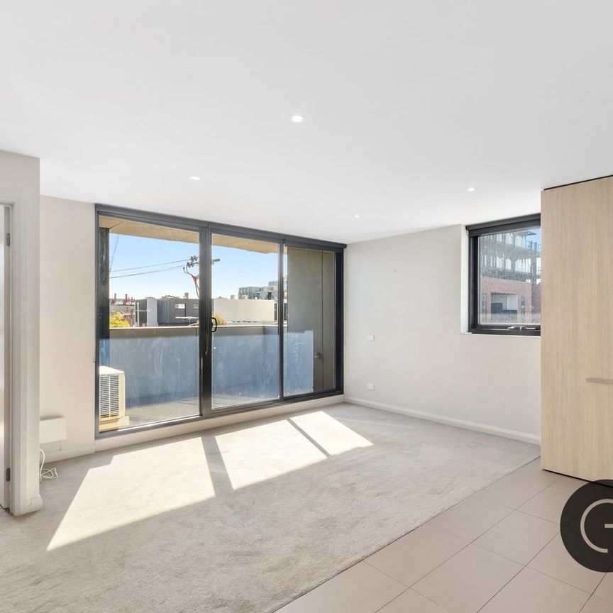 Light And Bright - Photo 1