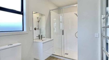 Modern 2-Bedroom Home in Wainuiomata - Photo 5