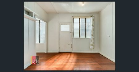 Affordable Studio Living In Ashgrove. Walk To Shops And City Bus - Photo 2