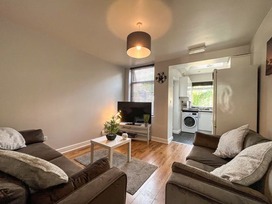 5 Bed Terraced House, Belgrave Square, S2 - Photo 1