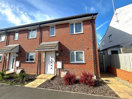 3 bedroom end of terrace house to rent - Photo 1