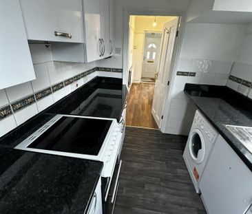 3 bedroom semi-detached house to rent - Photo 6