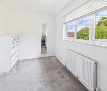 2 bedroom end of terrace house to rent - Photo 4