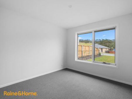 Spacious Family Home! - Photo 4