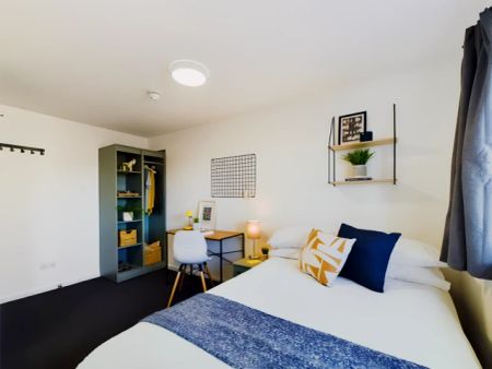 6 Bedroom House - Photo 4