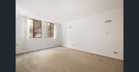 Spacious one-bedroom apartment with secure parking - Photo 3