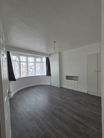 5 Bed Terraced House, Boycroft Avenue, NW9 - Photo 5