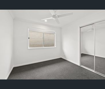 Stunning Family Home In Logan Reserve - Photo 5