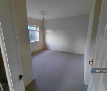 4 bedroom semi-detached house to rent - Photo 4