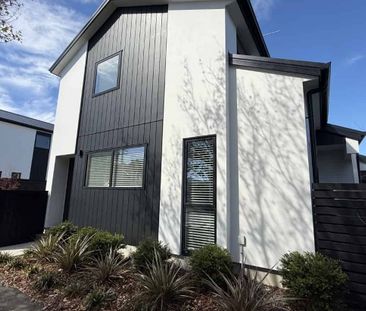 Modern Comfort in a Convenient City-Fringe Location - Photo 4