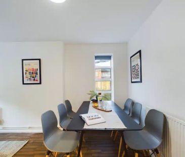 6 Bedroom House - Photo 2