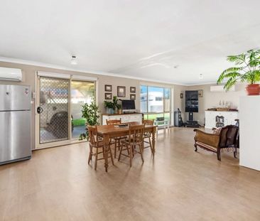 Charming Family Home in a Prime Location! - Photo 6