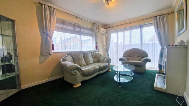 3 bedroom semi-detached bungalow to rent - Photo 1