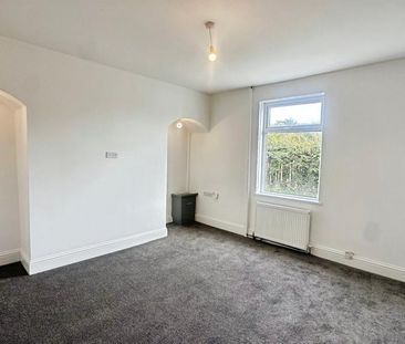 2 bedroom end of terrace house to rent - Photo 4