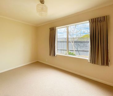 Quiet, Private Family Home - Photo 2