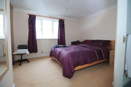 4 bedroom detached house to rent - Photo 3