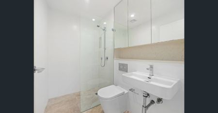 The George - Sundrenched balcony - Photo 5