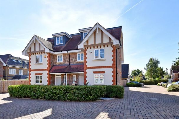 4 bedroom semi-detached house to rent - Photo 1