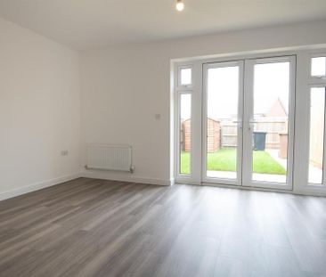 3 bedroom end of terrace house to rent - Photo 1