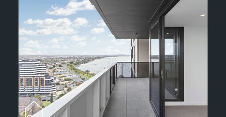 Luxurious Inner City Living - Photo 3