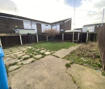 Stroud Crescent West, Bransholme - Photo 1