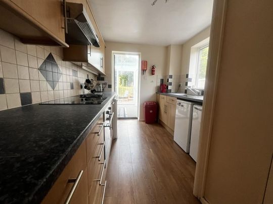 5 bedroom semi-detached house to rent - Photo 1