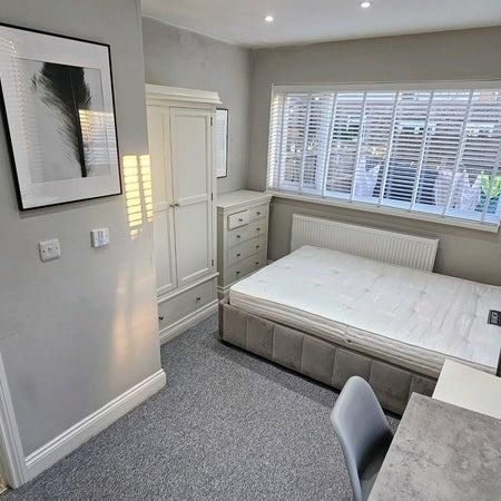 1 bedroom in a house share to rent - Photo 1