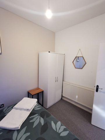 1 Bed Flat, Ashton Road, LU1 - Photo 2