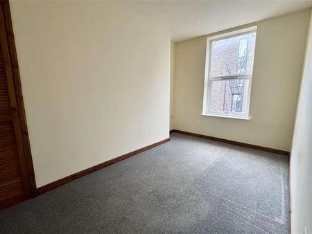 St Martins Square, Scarborough, YO11 - Photo 4