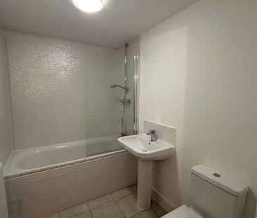 A 5 bedroom end terrace family home with a garage and off-street pa... - Photo 5