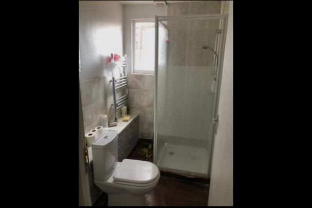 5 Bed Flat, Solent Rise, E13 - Photo 1