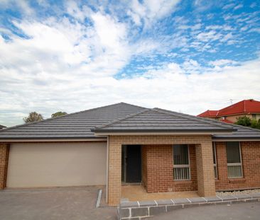 STUNNING NEAR NEW BRICK VENEER HOUSE - Photo 4