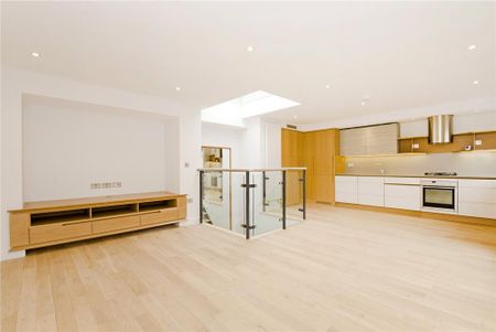 3 bedroom mews to rent - Photo 2
