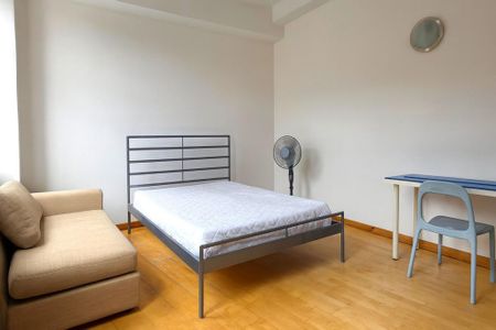 3 bedroom flat to rent - Photo 4