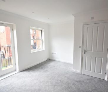 2 bedroom end of terrace house to rent - Photo 3