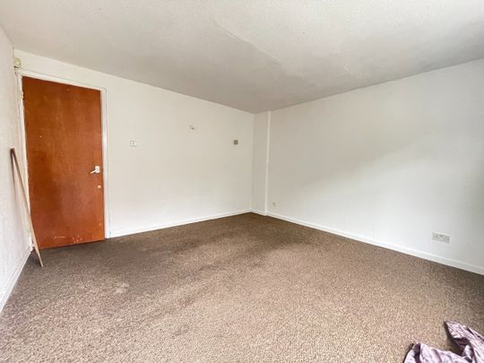 4 Bed Terraced House, Westbury Road, IG11 - Photo 1