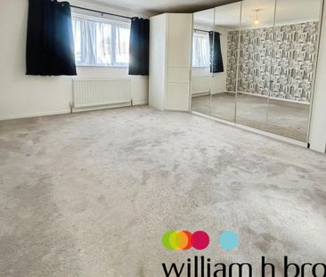 High Street - Photo 2