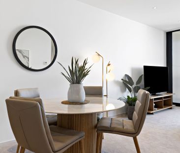 Spacious, light filled living in the heart of Canberra - Photo 3