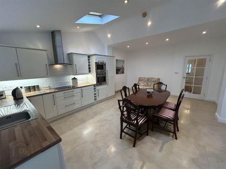 7 Kinnegar Road, Holywood, BT18 9JN - Photo 4