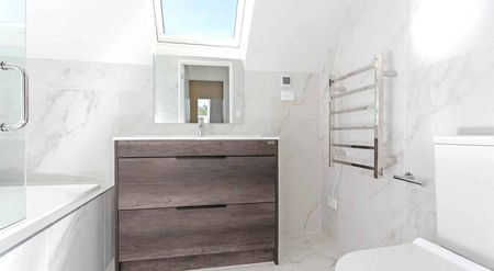 Modern Townhouse in Royal Oak for rent! - Photo 5