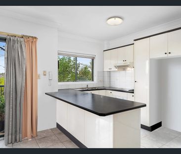 Modern unit offers a fantastic 2 bed,2 bath, 2 garage. Dno't miss out. - Photo 6