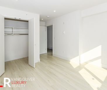 Townhouse in North Vancouver, BC - Photo 3
