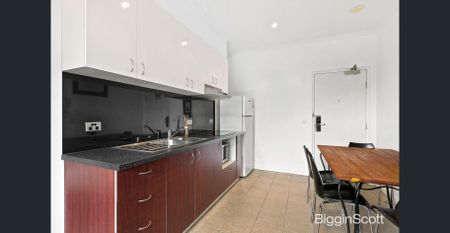 Modern Comfort Right Across Monash University - Photo 4