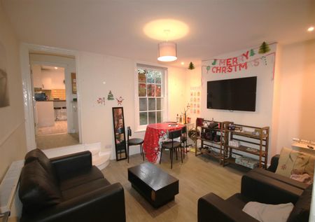 St. Dunstans Street (STUDENT ACCOMMODATION 2026-27), CT2 8BN, Canterbury - Photo 2