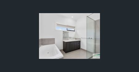 Modern & Stylish Home in Quiet Court Location - Photo 3