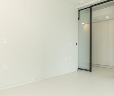 A Landmark of Luxury in Downtown Vancouver Brand New 2br/2ba For Rent! - Photo 3