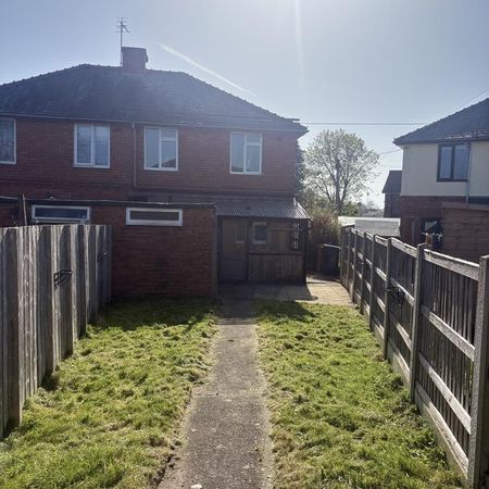 3 bedroom semi-detached house to rent - Photo 3