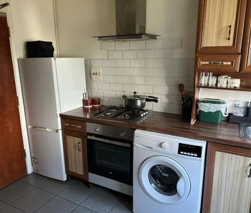 4 bedroom terraced house to rent - Photo 5